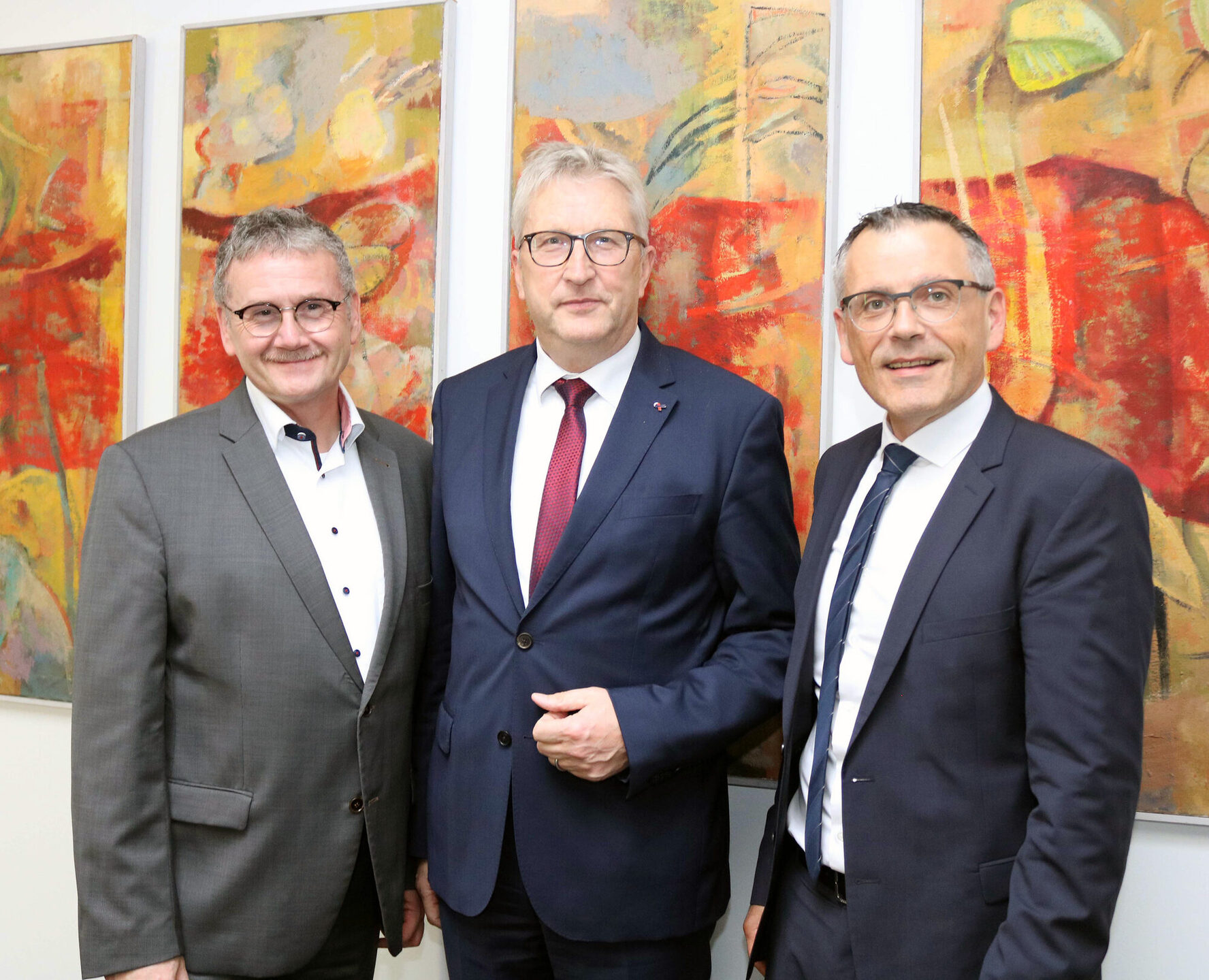 Auftakt zu regelmäßigen Gesprächen: Der neue Regierungspräsident Hermann-Josef Klüber traf sich im Kreishaus mit Landrat Uwe Schmidt (links) und dem Ersten Kreisbeigeordneten Andreas Siebert (rechts).